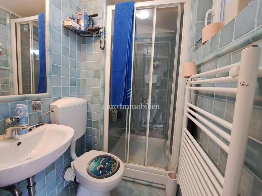 Omišalj - casa con cortile nel centro storico