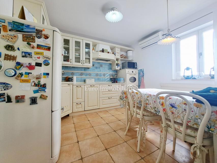 Omišalj - casa con cortile nel centro storico