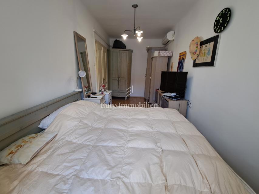 Omišalj - casa con cortile nel centro storico