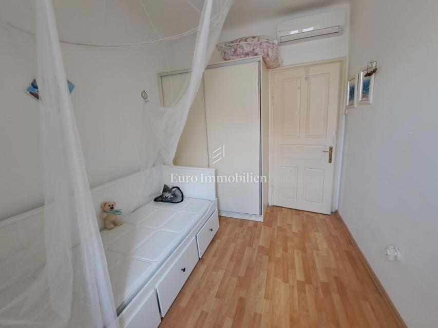 Omišalj - casa con cortile nel centro storico