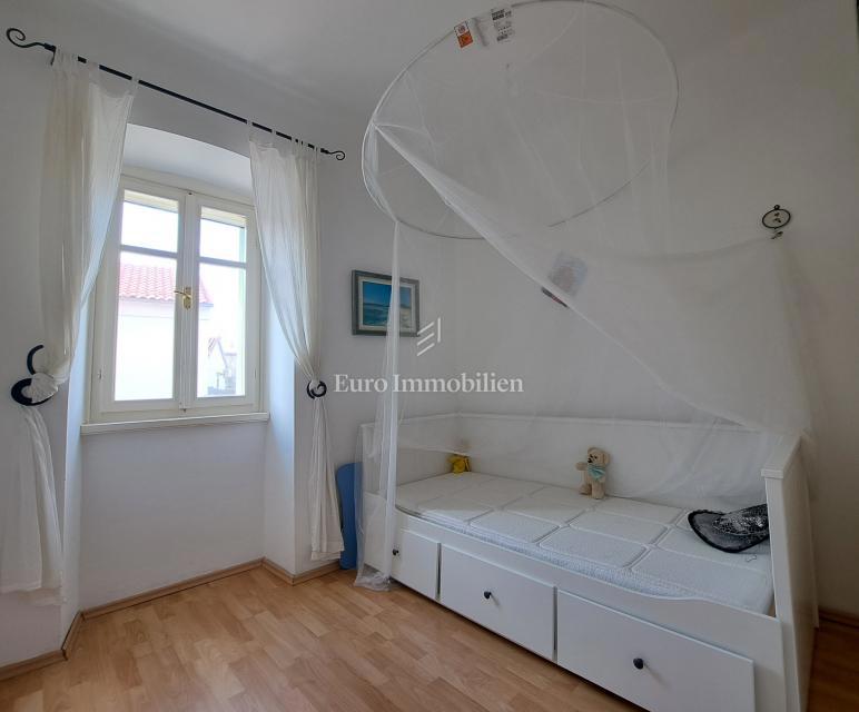 Omišalj - casa con cortile nel centro storico