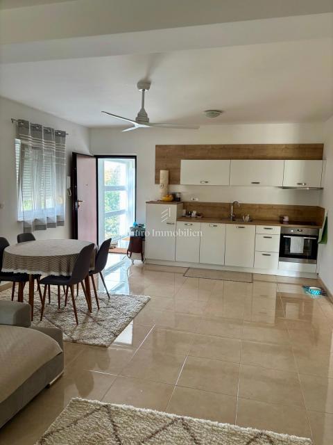 Dintorni di Zara - appartamento con giardino, 150m dal mare