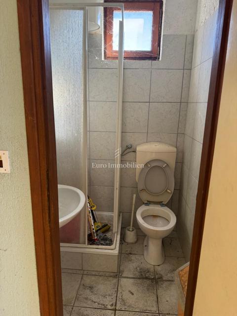 Casa bifamiliare con spazio commerciale e garage - Viškovo