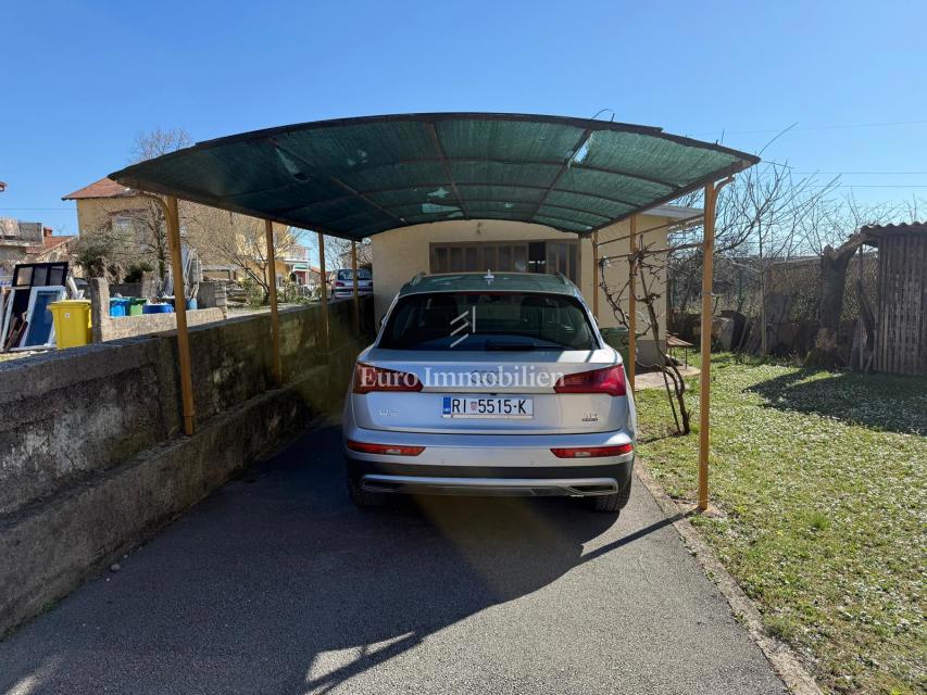 Casa bifamiliare con spazio commerciale e garage - Viškovo
