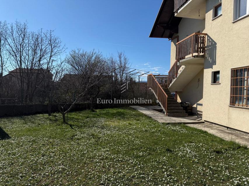 Casa bifamiliare con spazio commerciale e garage - Viškovo