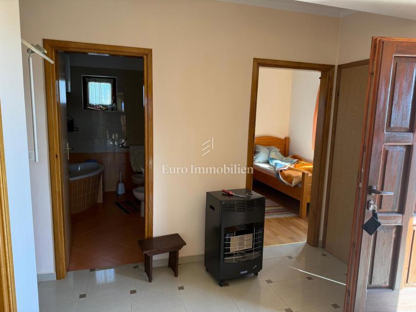 Casa bifamiliare con spazio commerciale e garage - Viškovo