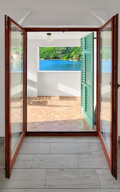 Meka Draga - condominio con piscina, in prima fila sul mare