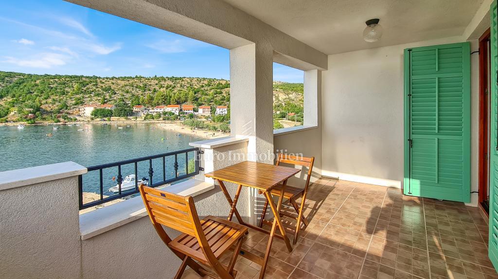 Meka Draga - condominio con piscina, in prima fila sul mare