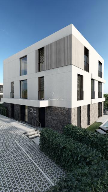 Krk - terreno con progetto per una casa con 3 appartamenti