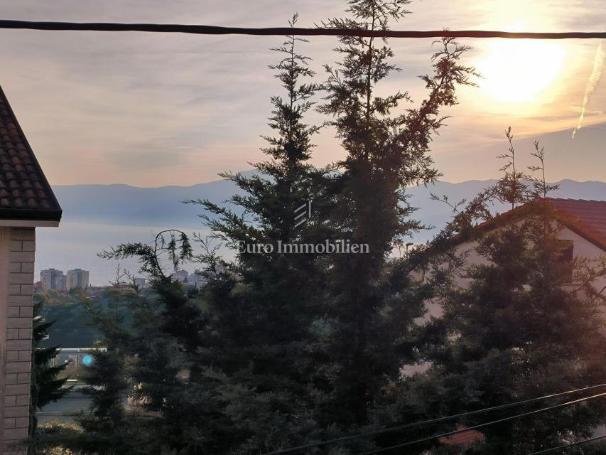 Drenova - appartamento con 2 balconi, giardino e parcheggio