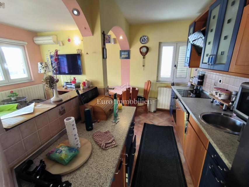 Drenova - appartamento con 2 balconi, giardino e parcheggio