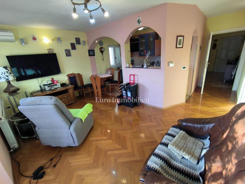 Drenova - appartamento con 2 balconi, giardino e parcheggio