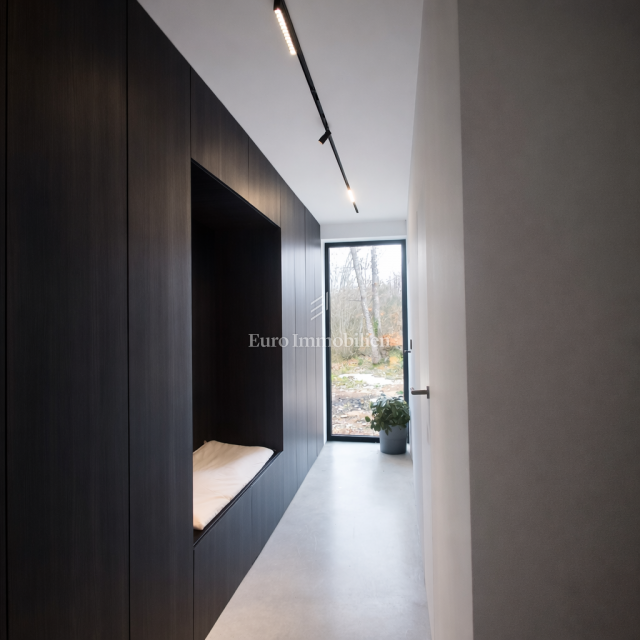 Istria, Labin - moderna casa a un piano con giardino