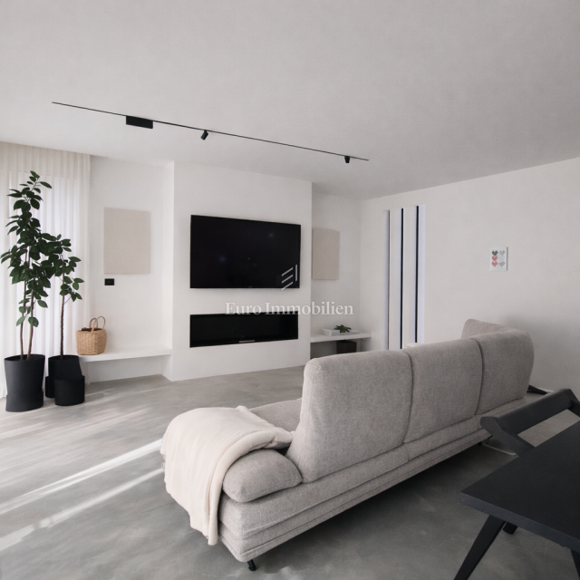 Istria, Labin - moderna casa a un piano con giardino