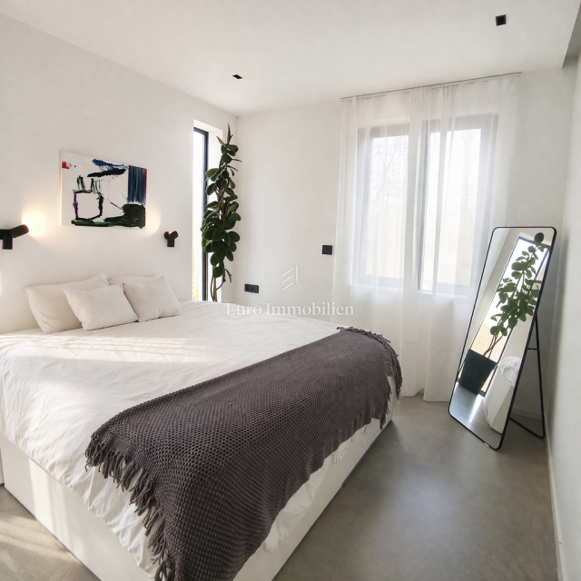 Istria, Labin - moderna casa a un piano con giardino