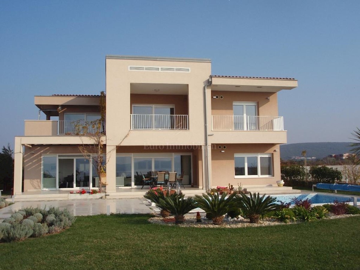 Villa in prima fila al mare