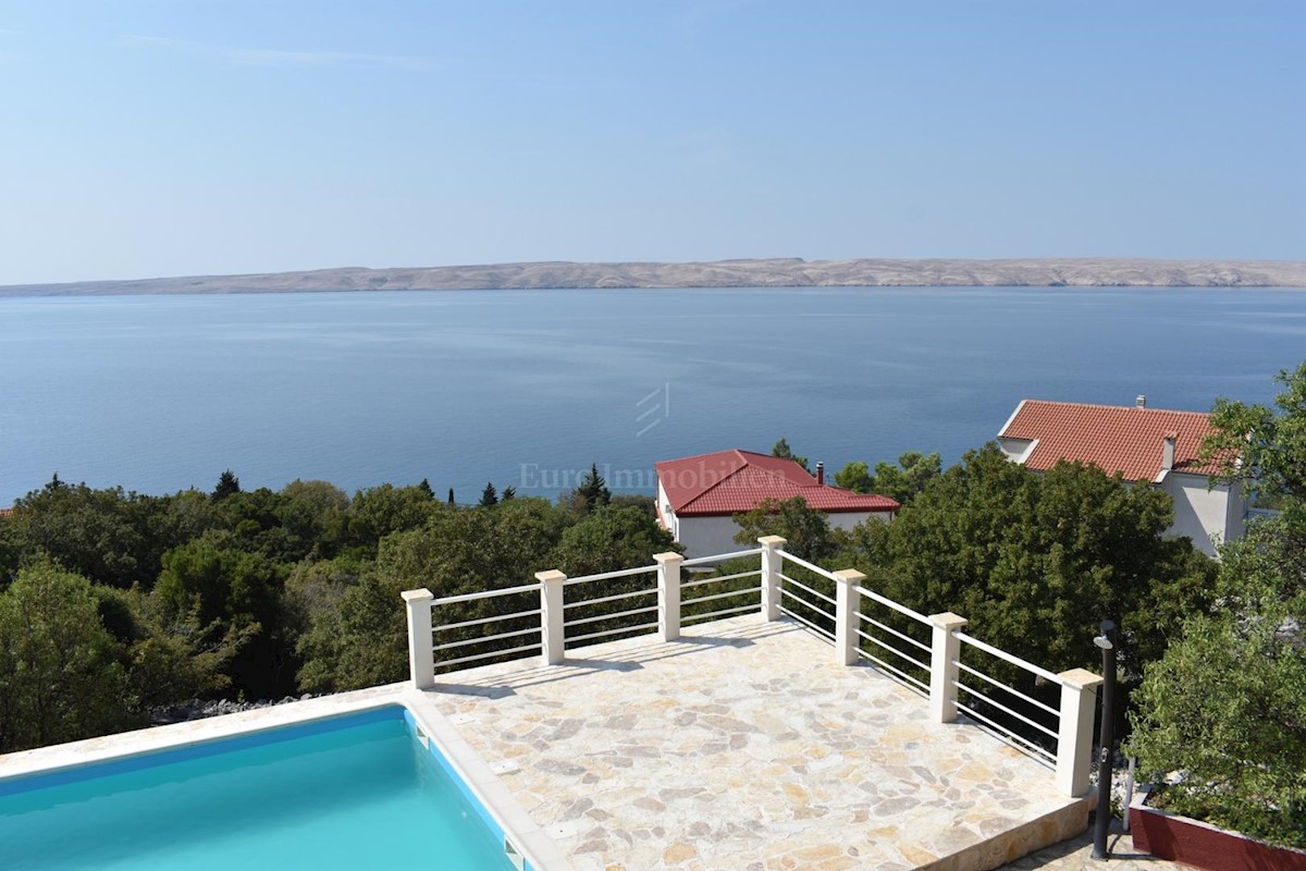 Casa con piscina e vista panoramica sul mare!