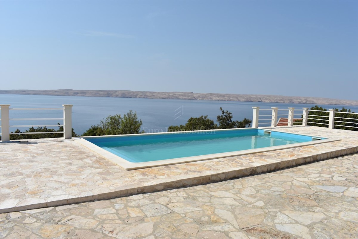 Casa con piscina e vista panoramica sul mare!