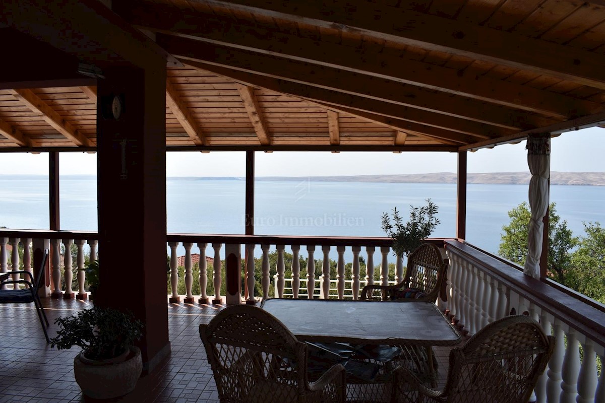 Casa con piscina e vista panoramica sul mare!