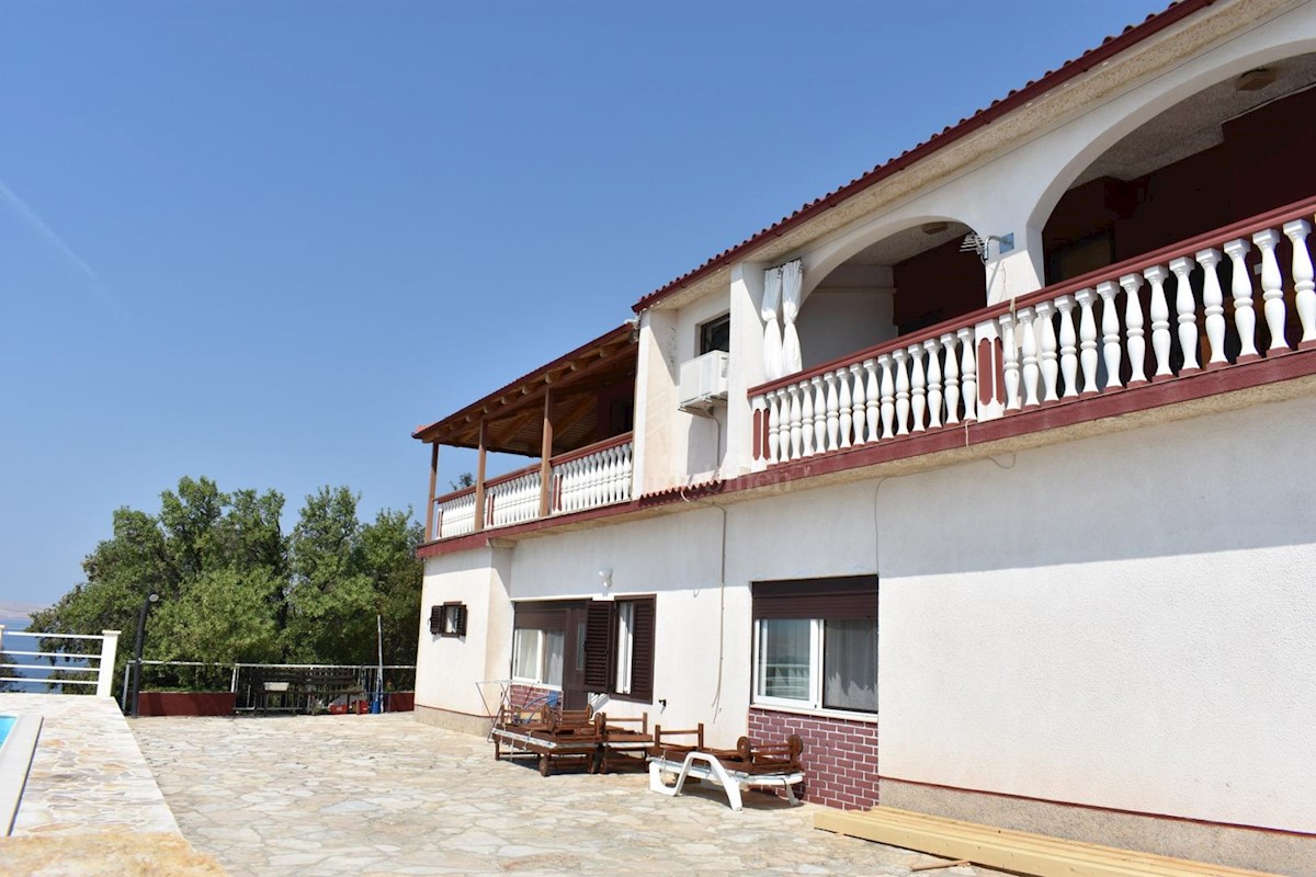 Casa con piscina e vista panoramica sul mare!