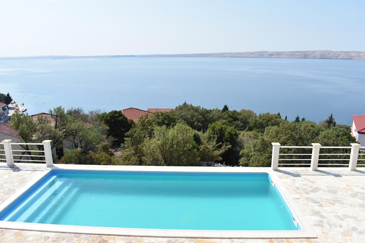 Casa con piscina e vista panoramica sul mare!