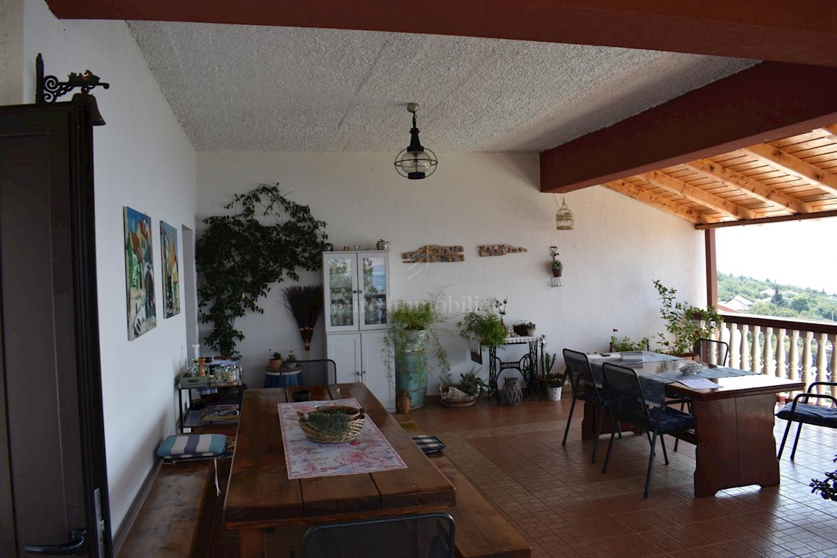 Casa con piscina e vista panoramica sul mare!