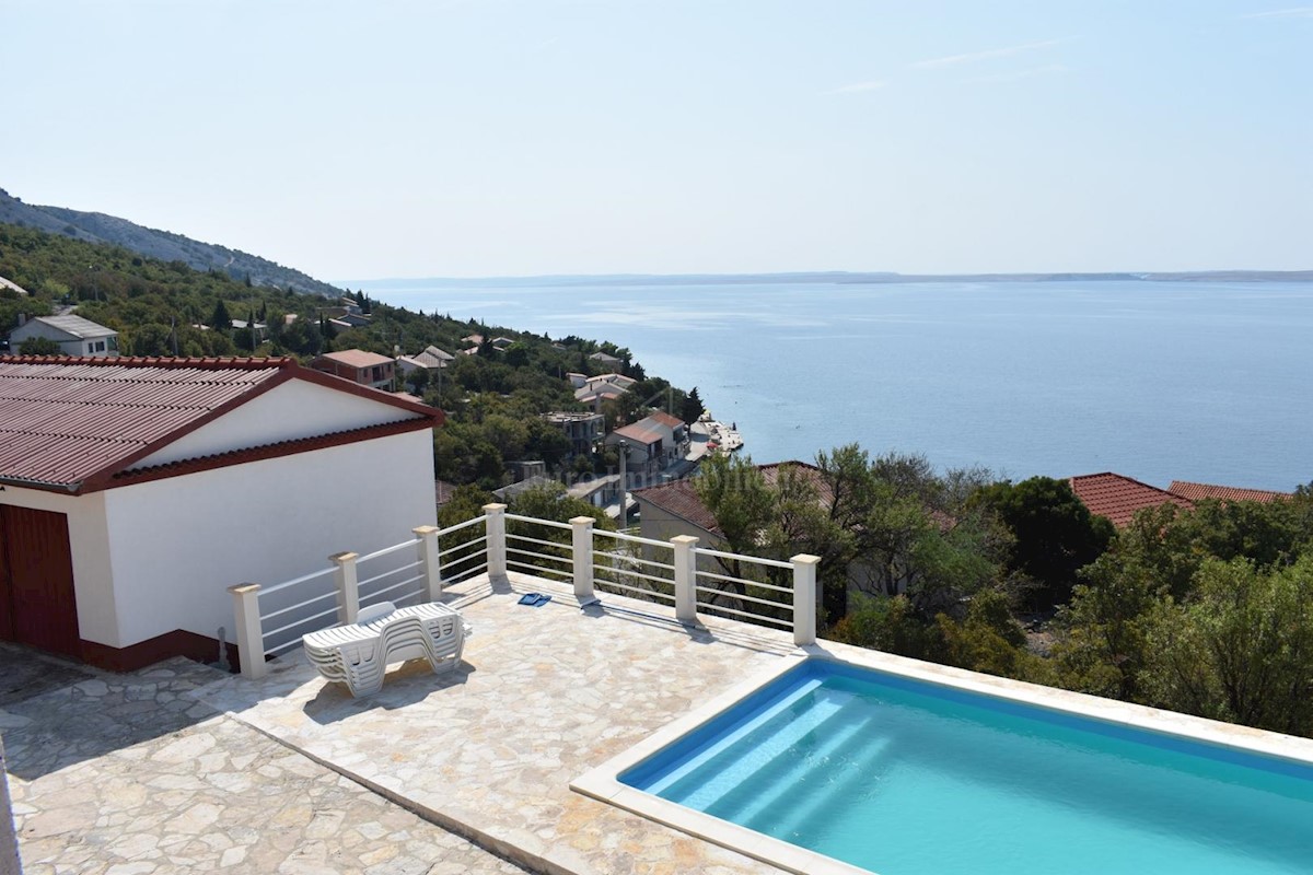 Casa con piscina e vista panoramica sul mare!