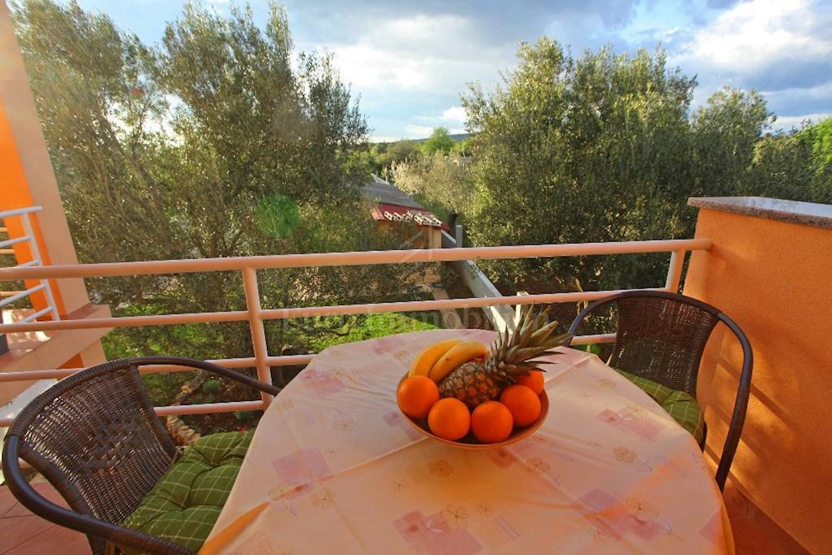 Casa con sette appartamenti, vicino alla spiaggia!