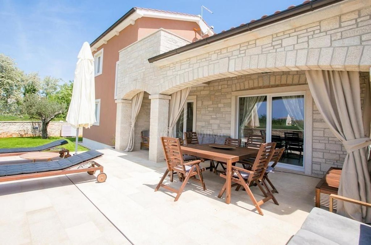 House with pool near Porec