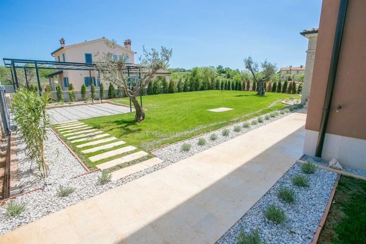 House with pool near Porec