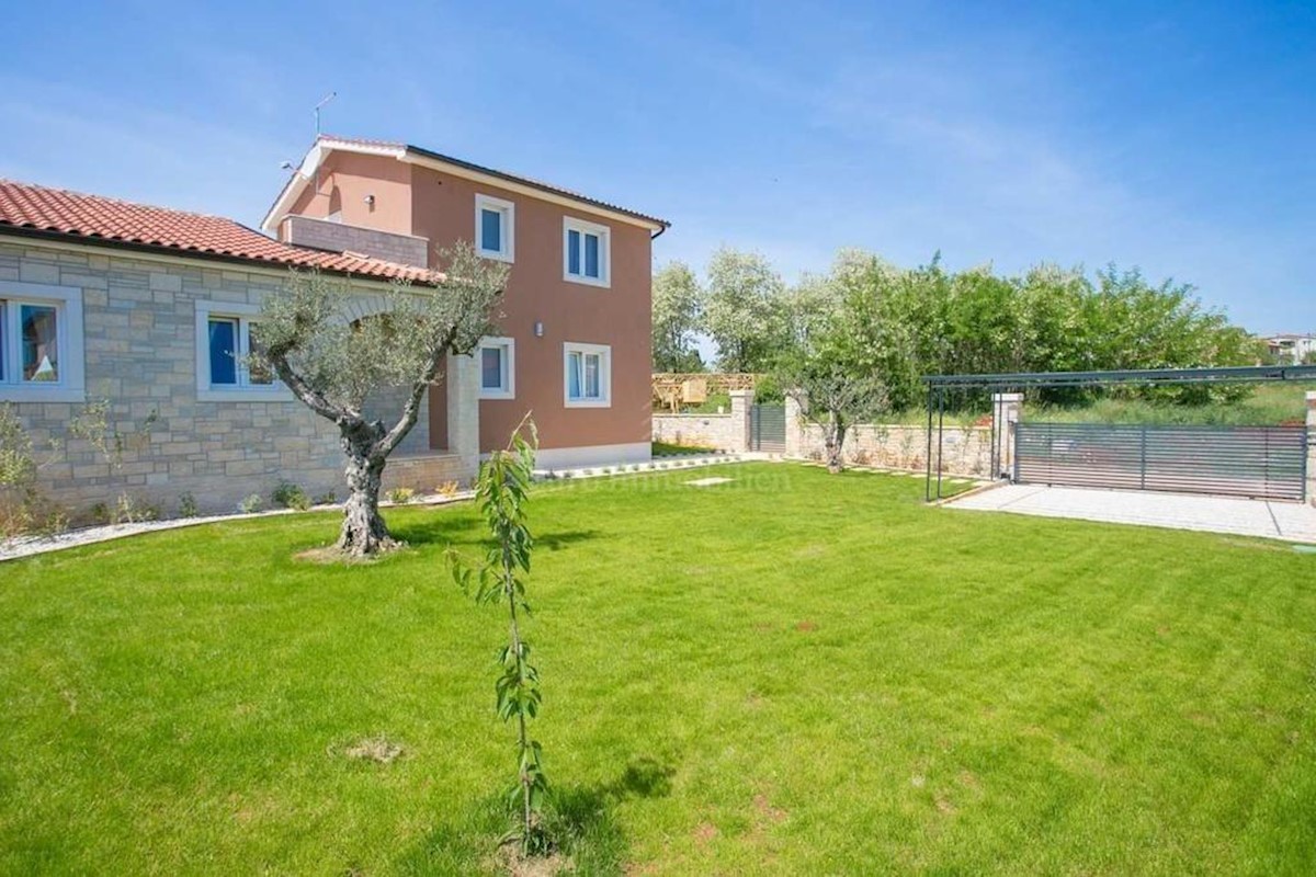 House with pool near Porec