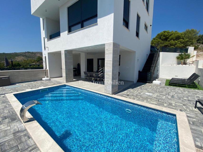 Luxury multi-storey apartment with swimming pool, Vodice