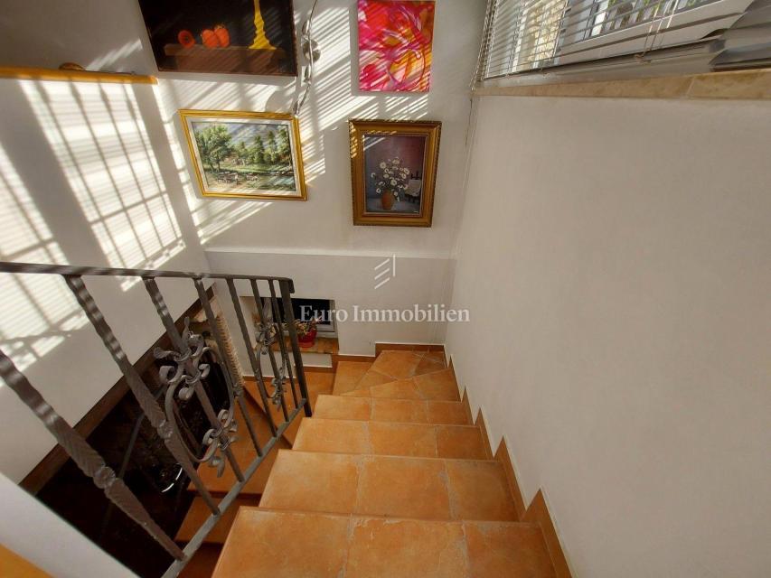 Two-floor apartment with a taverne, Rovinj surroudings