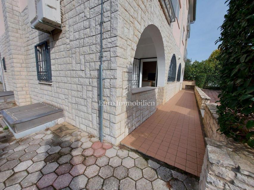 Two-floor apartment with a taverne, Rovinj surroudings