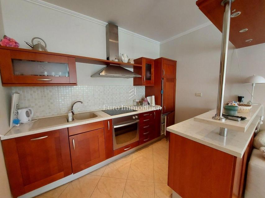 Two-floor apartment with a taverne, Rovinj surroudings