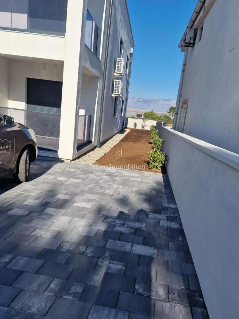 Apartments on the ground floor of a residential building, new building - island of Vir