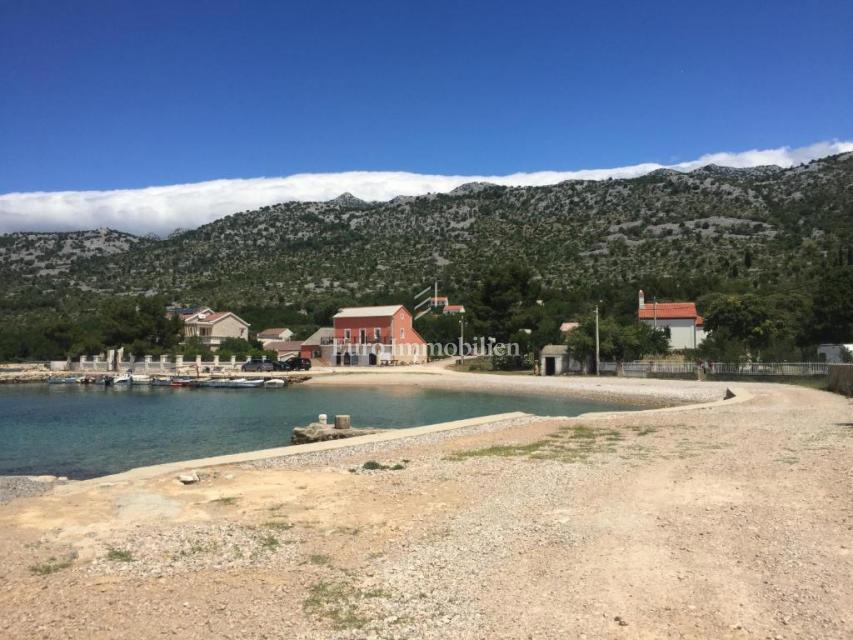 Building land, Starigrad