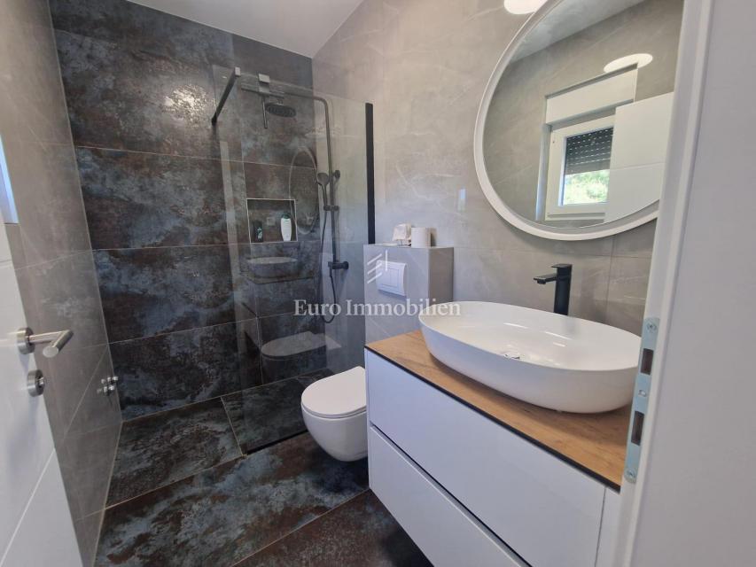 Casa indipendente di nuova costruzione, isola di Vir 