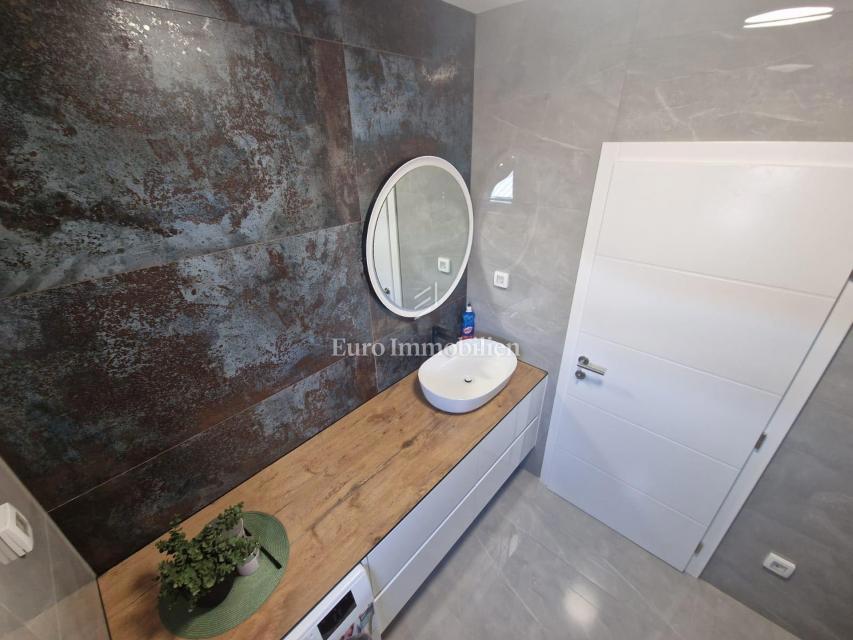 Casa indipendente di nuova costruzione, isola di Vir 