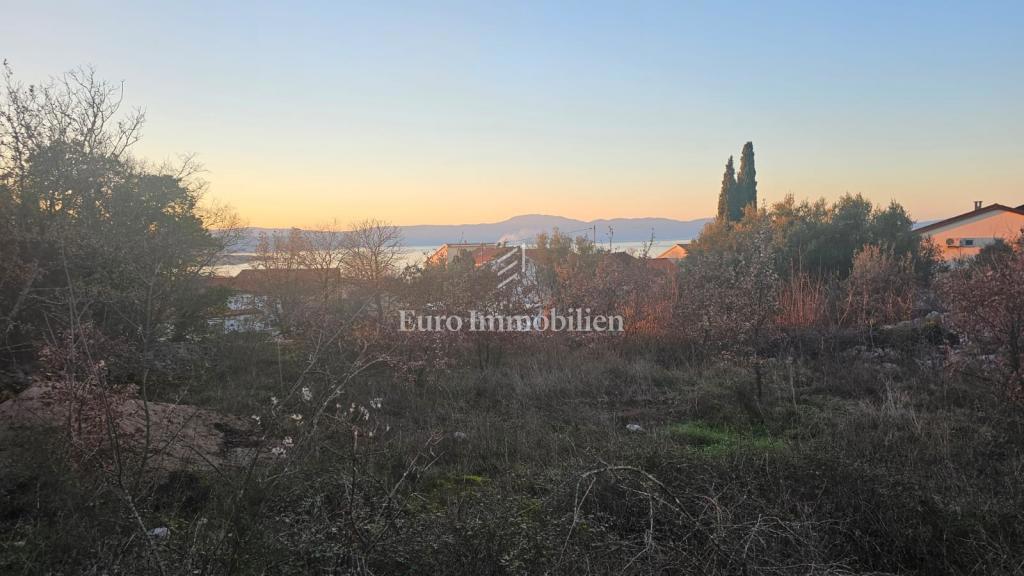 Terreno edificabile con vista mare, vicino a Malinska