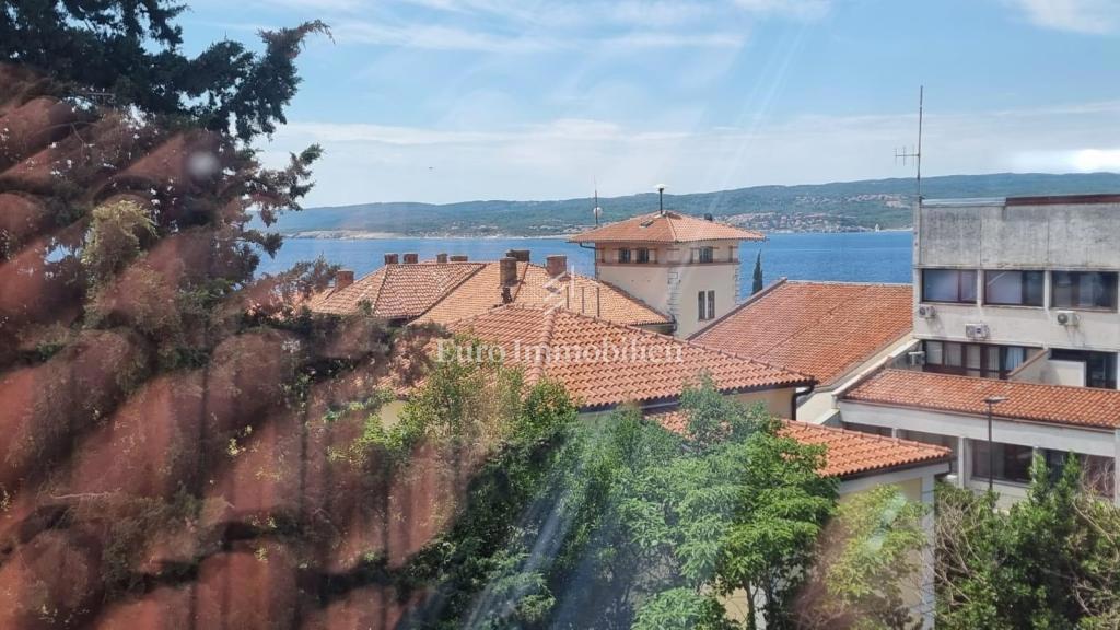 Crikvenica appartamento con balcone sul tetto