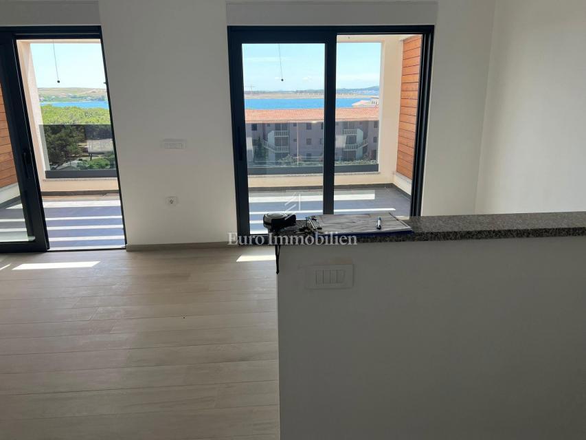 Appartamento duplex con vista mare, Povljana