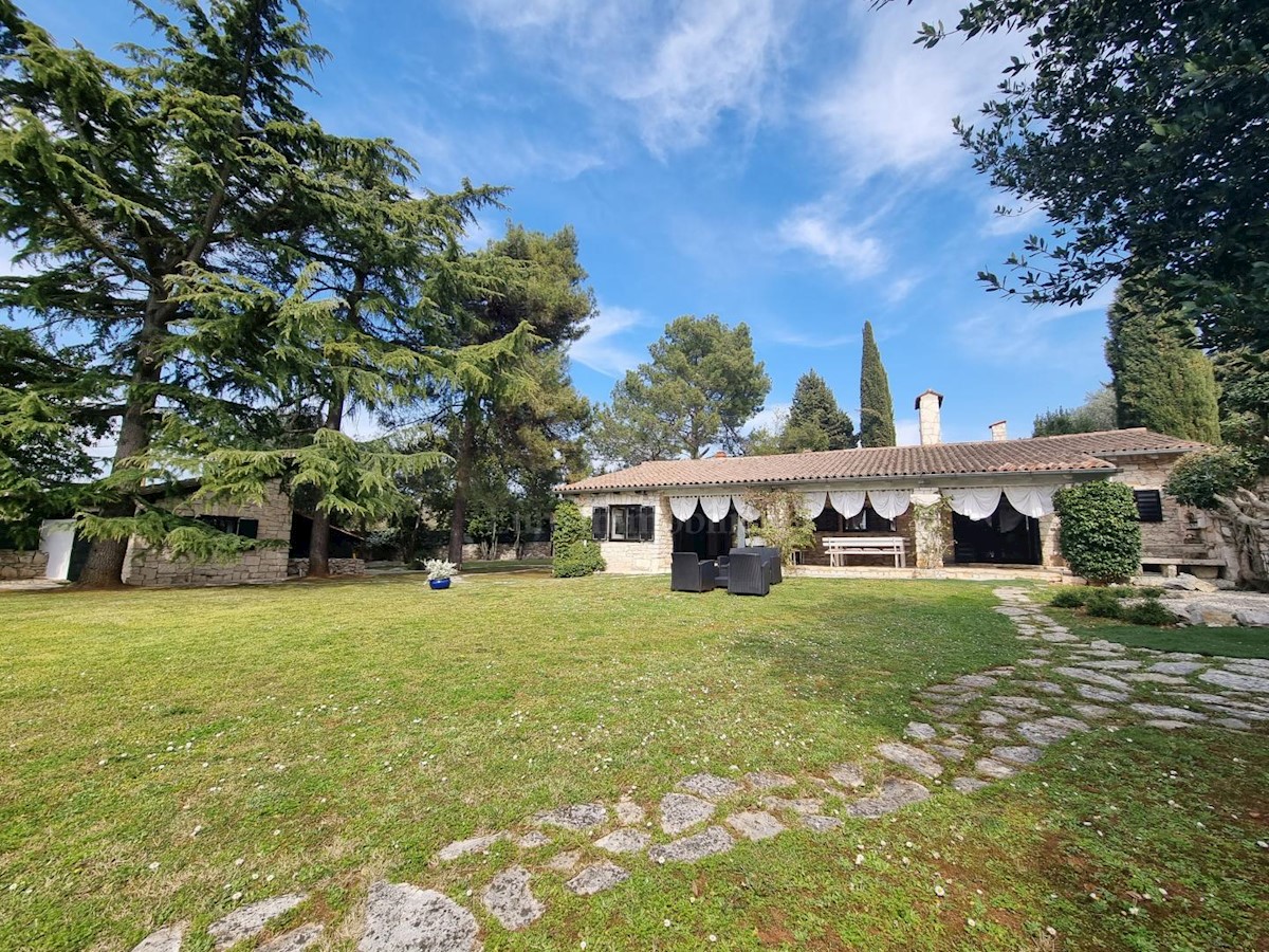 Stone villa with sea view in Umag