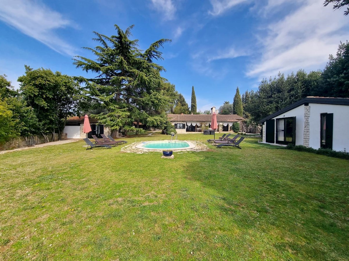 Stone villa with sea view in Umag