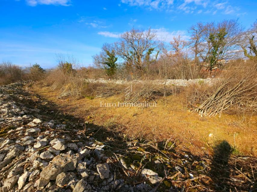 Dintorni di Dobrinj - terreno edificabile in posizione tranquilla