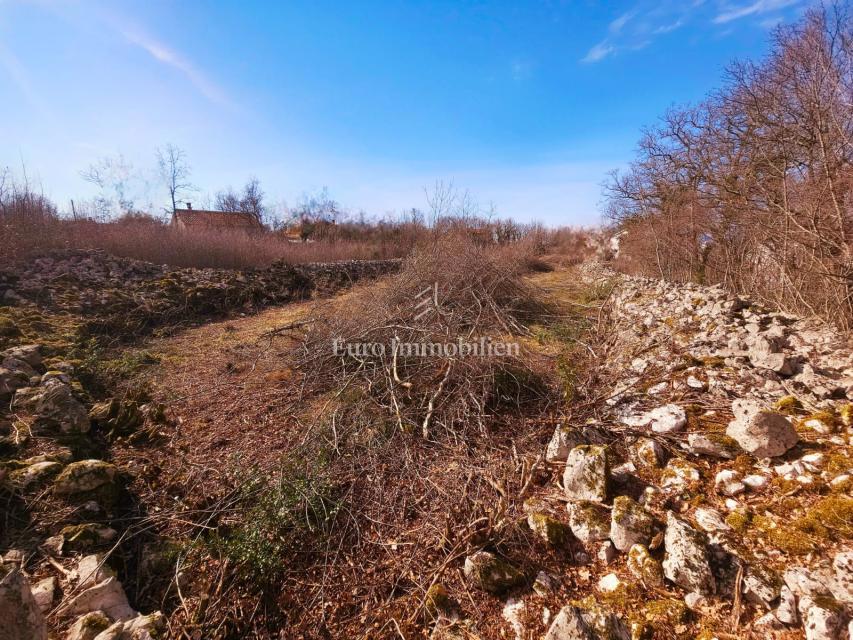 Dintorni di Dobrinj - terreno edificabile in posizione tranquilla