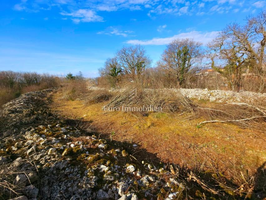 Dintorni di Dobrinj - terreno edificabile in posizione tranquilla