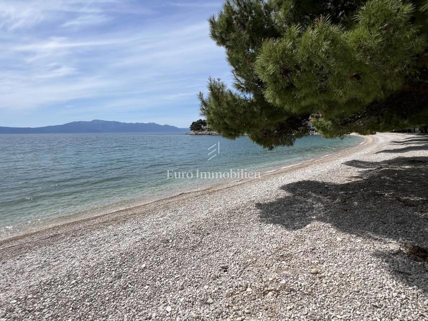 Drvenik - appartamento in prima fila sulla spiaggia