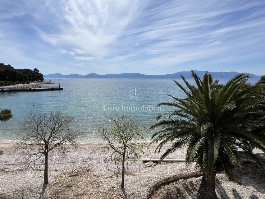 Drvenik - appartamento in prima fila sulla spiaggia