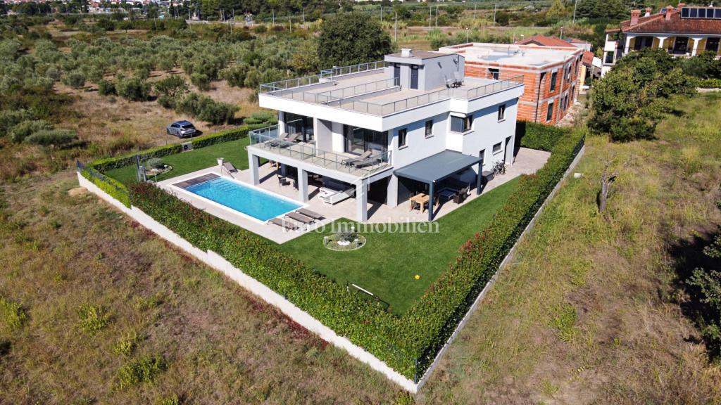 Lussuosa casa moderna con vista sul mare